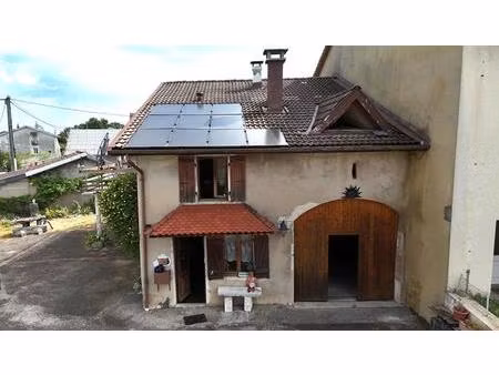veyziat - oyonnax - maison de village  100 m²  avec belle terrasse  terrain et garage