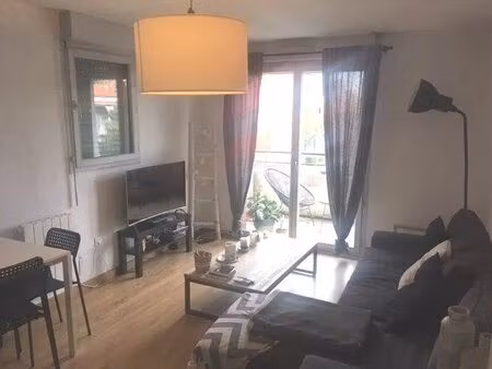 t2 meublé rue kruger  terrasse et parking !