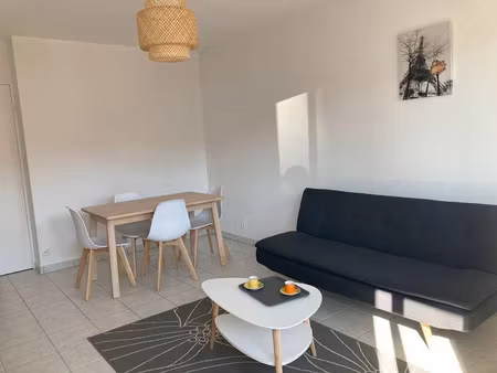 location meublée appartement 2 pièces 47 m² à saint-etienne (42000)  630 €
