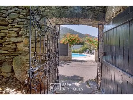 demeure en pierre du xvième siècle au coeur du haut-languedoc