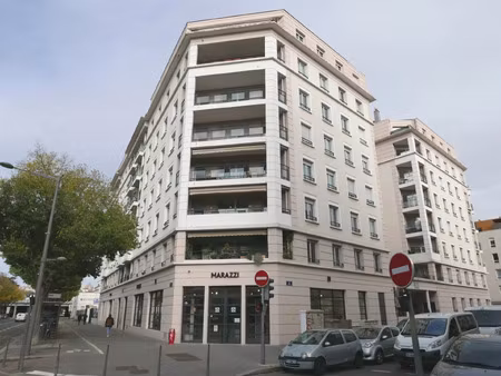 location appartement 3 pièces 75 m² à lyon 7 (69007)