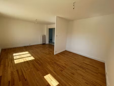 location appartement 4 pièces 61 m² à saint-égrève (38120)