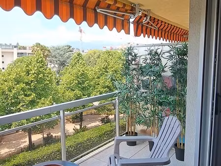 studio de 25m² avec terrasse de 6m² et parking au sous sol