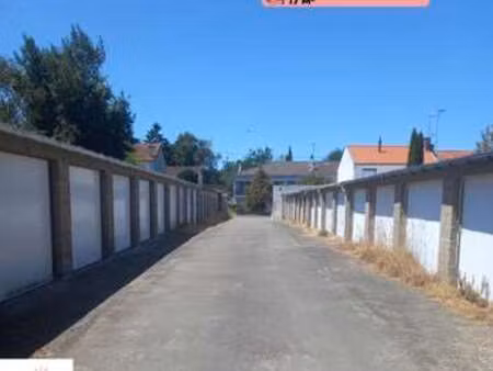vente garage et parking à la roche-sur-yon (85000) : à vendre / la roche-sur-yon