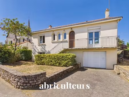 charmante maison de 94 m2 plus rdc aménageable  avec grand jardin en vente à bourg de st..