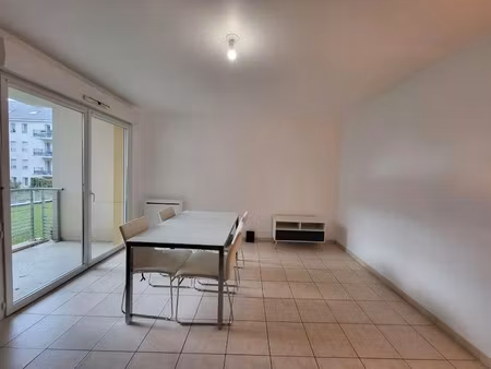 location meublée appartement 2 pièces 52 m² à angers (49000)  780 €