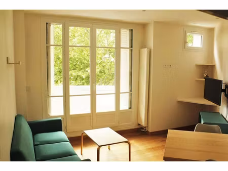 location meublée appartement 2 pièces 38 m² à courbevoie (92400)  1 300 €