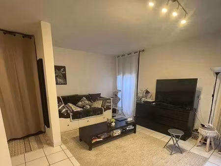 location meublée appartement 1 pièce 32 m² à elancourt (78990)  750 €