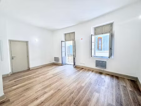 appartement t3 proche des halles avec terrasse