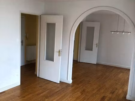 location appartement 4 pièces 82 m² à strasbourg (67000)  1 030 €