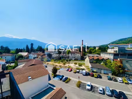 spacieux t3 avec balcon et vue dégagée.