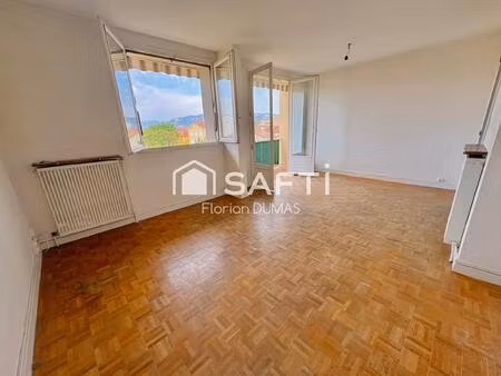 t4 avec balcon et parking - secteur chateauvert