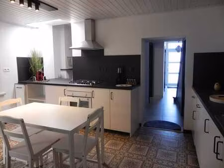 maison 2 ch.  cuisine neuve  cour  proche gare & centre