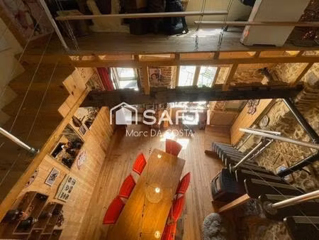 225 m² habitables  nombreuses chambres  cour intérieure. possibilité de diviser.