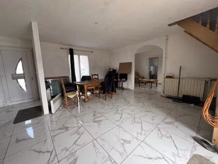maison 3 pièces 97m2 + 82 m2 environ à terminer  grand terrain