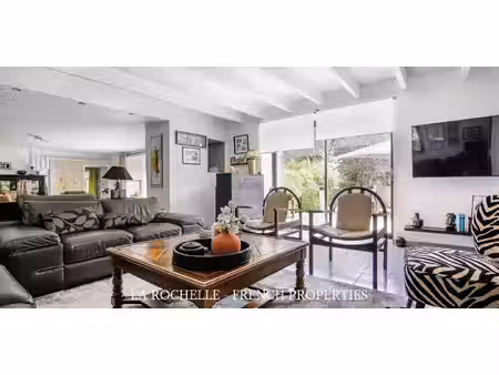 maison avec piscine et jardin saint-pierre-le-vieux (85)