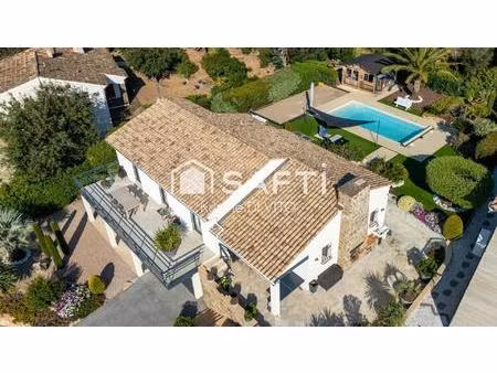 vue mer - piscine - boulodrome - garage et stationnement