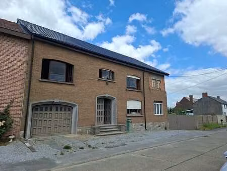 maison a renover  3 facades  minimum 4 chambres  garage  gra