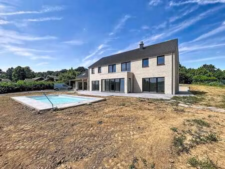 splendide villa neuve avec piscine