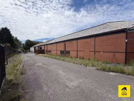 entrepôt exceptionnel de 3500 m² 4 entrees