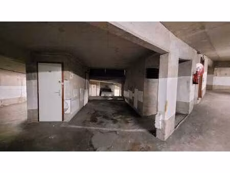 emplacement de parking intérieur en plein centre ville