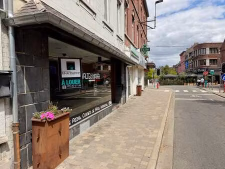 rez commercial idéalement situé - visibilité exceptionnelle