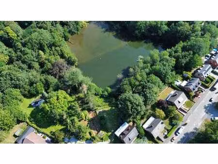propriété d'exception sur ±3 hectares avec lac privé et 2 un