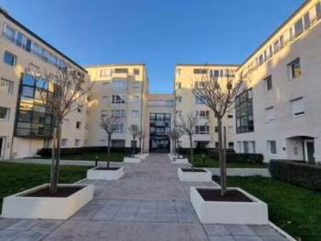 location appartement 3 pièces à caen (14000) : à louer 3 pièces / 65m² caen