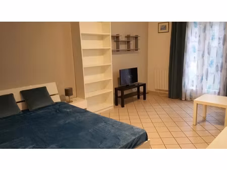 location meublée appartement 1 pièce 33 m² à saint-cyr-l'ecole (78210)  890 €