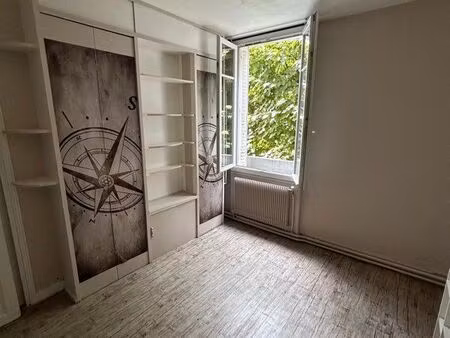vente appartement 2pieces  lumineux et traversant  issy les moulineaux proche bords de sei
