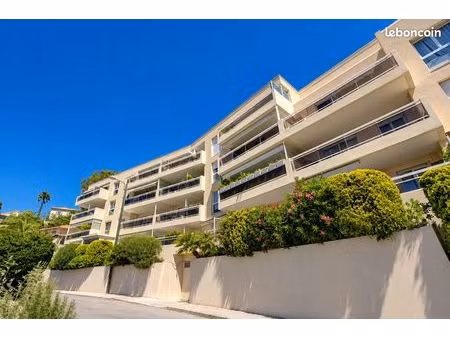 nice nord — studio en parfait état avec grande terrasse  vue mer et piscine