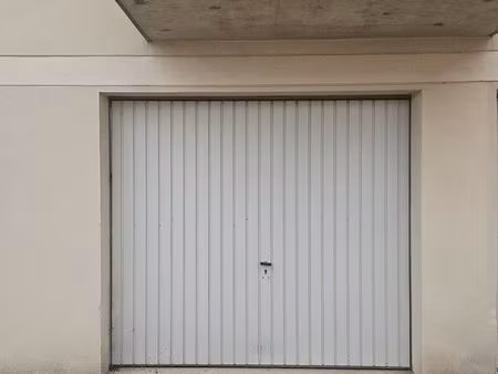 box fermé 14 56 m² – face gare sncf beauvais – résidence sécurisée