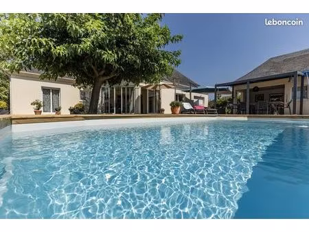 maison 7 pièces 255 m²