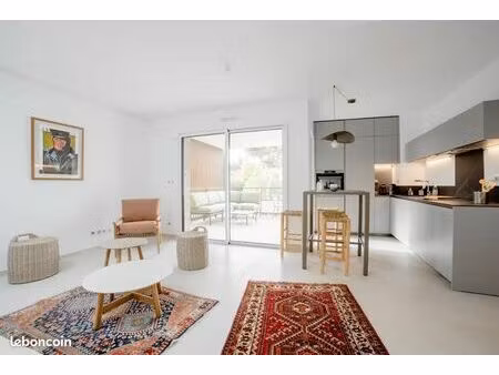 large new furnished t2  with box  rented year-round  air-conditioned 100m from the beach