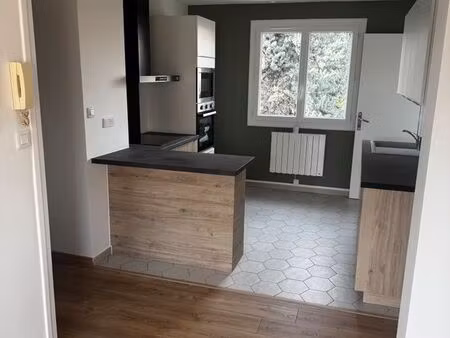 t3 rénové à neuf traversant