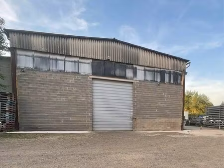 hangar de 225m2 avec 250m2 de parking