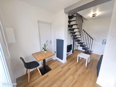 “style t2 duplex meublé” chambre meublée neuve chez l’habitante  avec jardin & parking inc