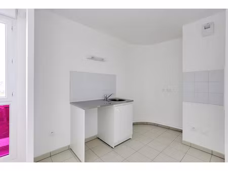 location appartement 3 pièces 59 m² à évry-courcouronnes (91000)  1 054 €