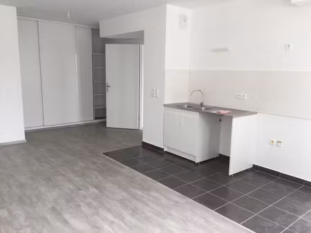 location appartement 3 pièces 61 m² à évry-courcouronnes (91000)  1 006 €