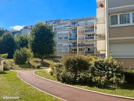 studio 1 pièce 27 m²