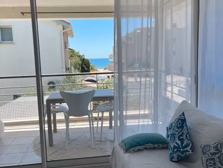 magnifique t2– carnon plage – vue mer – parking privé disponible du 12 septembre 2026 au 3