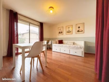 charmant t1 meublé rénové 27m² balcon vue dégagée parking privatif