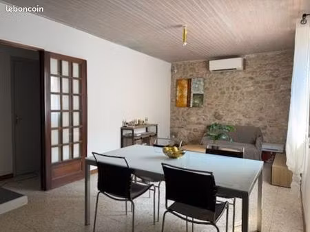 location d'une jolie maison t3 avec jardin et clims  dans le centre du village de st chapt
