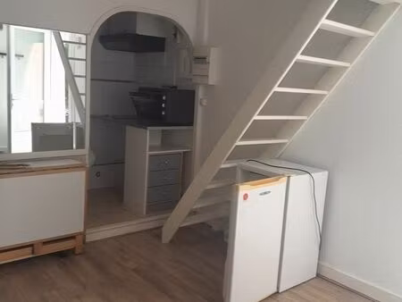 part loue studio à 8 mtes à pied métro la vache