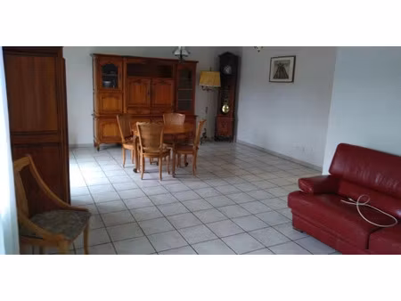 location maison 4 pièces à le pian-médoc (33290)  1 200 €