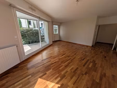 location appartement 3 pièces 78 m² à bordeaux (33000)  1 085 €