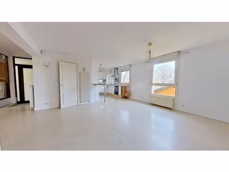 location appartement 4 pièces 130.26 m² à collonges-au-mont-d'or (69660)  1 400 €