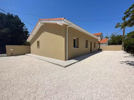 location propriété 4 pièces 109.62 m² à castelnaudary (11400)  1 050 €