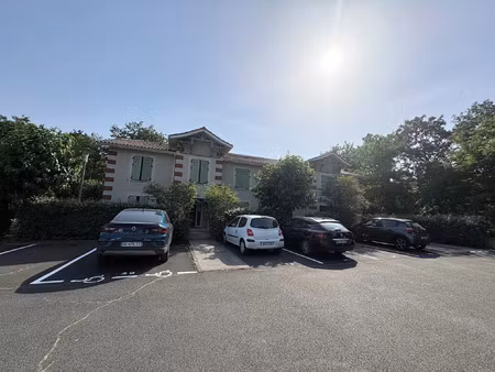 t2 meuble avec jardin et deux places de parking