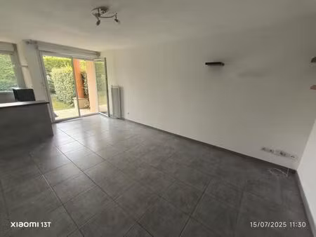 à louer – appartement t2 en rez-de-jardin dans résidence calme avec piscine